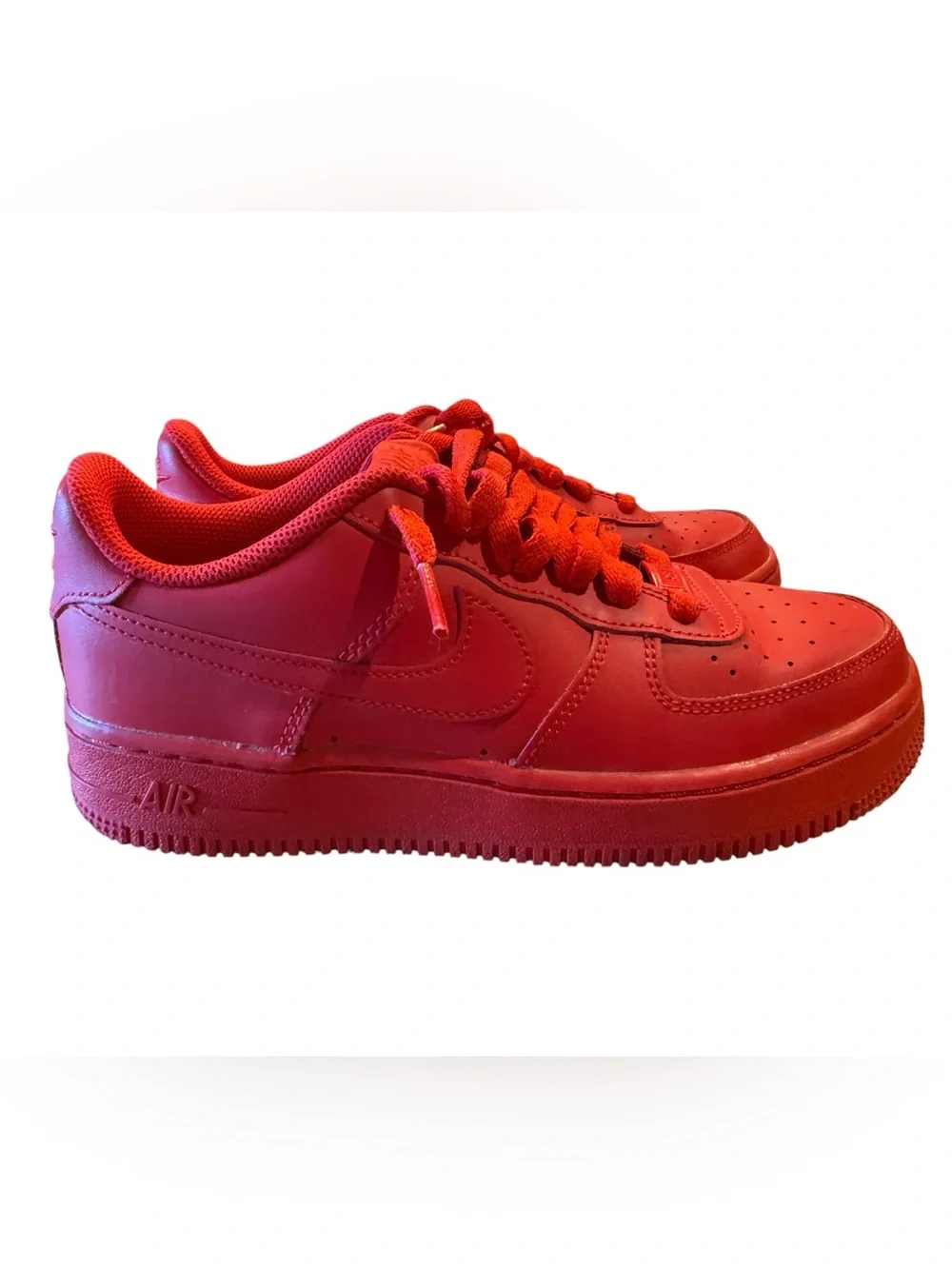 Nike Air Force 1 Kids Size 5.5 University Red Low Top Sneakers